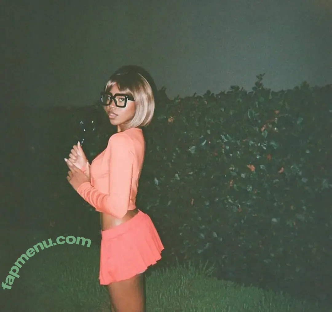 Riele Downs nude photo #0004 (rieledowns)
