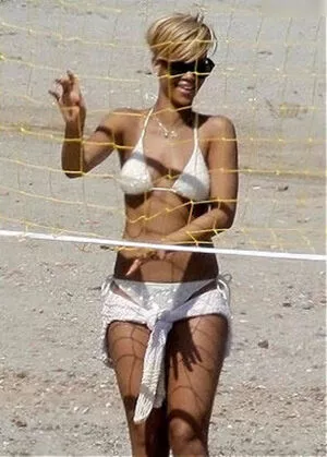 Rihanna / badgalriri nude photo #2825