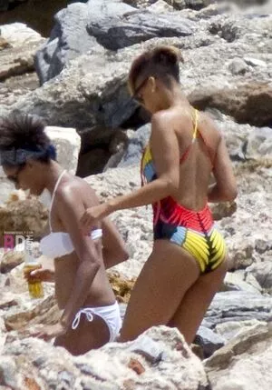 Rihanna / badgalriri nude photo #2834