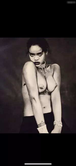 Rihanna / badgalriri nude photo #2929