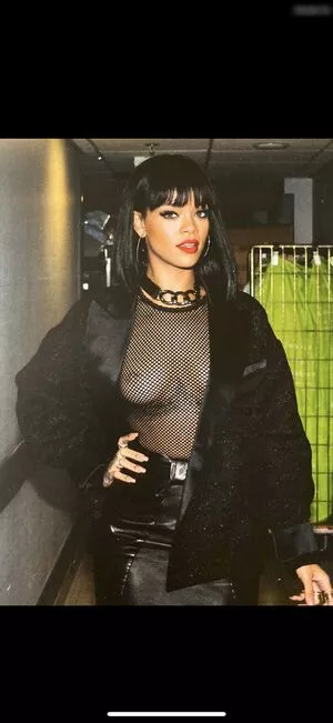 Rihanna / badgalriri nude photo #2930