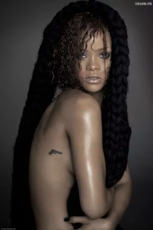 Rihanna / badgalriri nude photo #3266