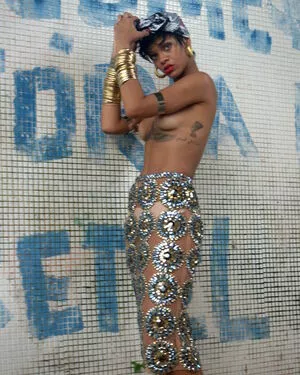 Rihanna / badgalriri nude photo #3980