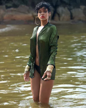 Rihanna / badgalriri nude photo #3982