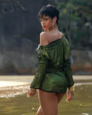 Rihanna / badgalriri nude photo #3990
