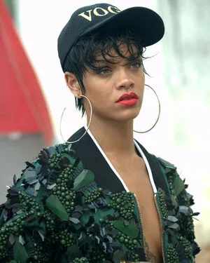 Rihanna / badgalriri nude photo #3991