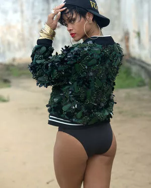Rihanna / badgalriri nude photo #3995