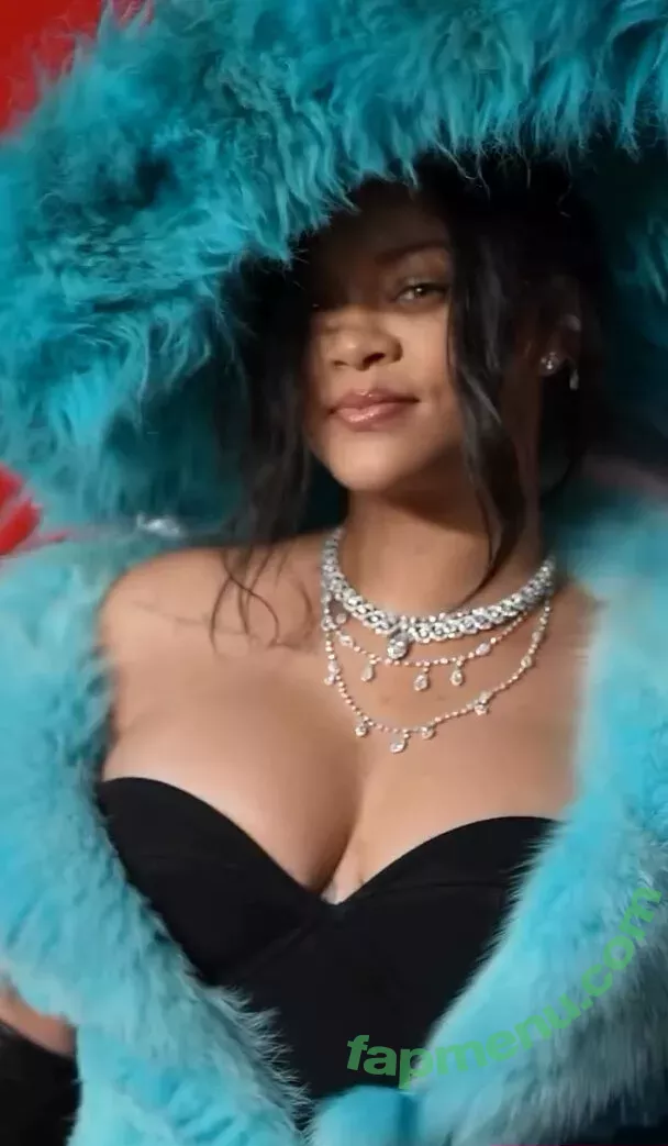 Rihanna nude photo #3853 (badgalriri)