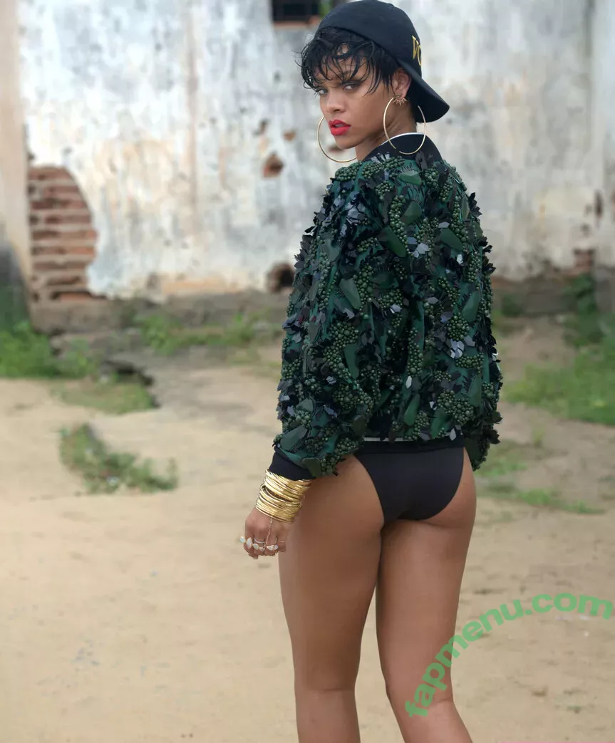 Rihanna nude photo #3996 (badgalriri)