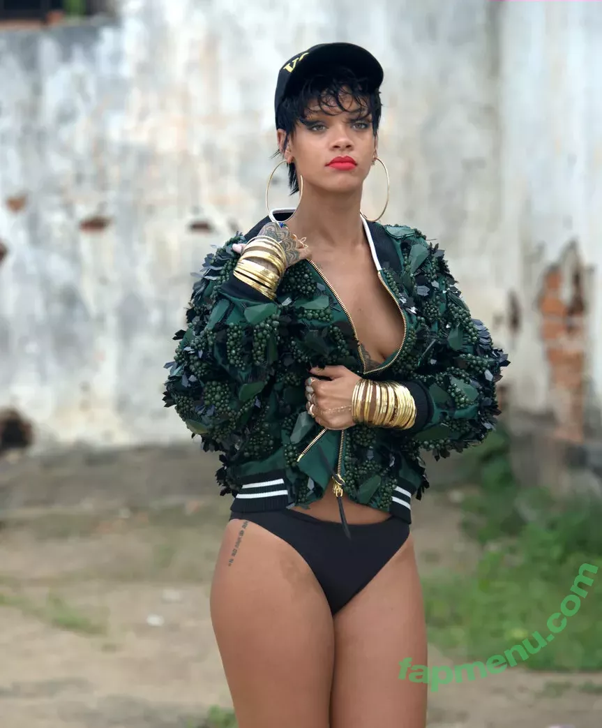 Rihanna nude photo #3998 (badgalriri)