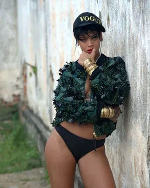 Rihanna / badgalriri nude photo #4000