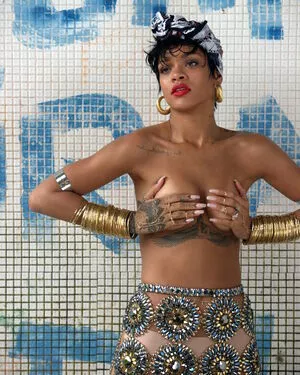Rihanna / badgalriri nude photo #4001