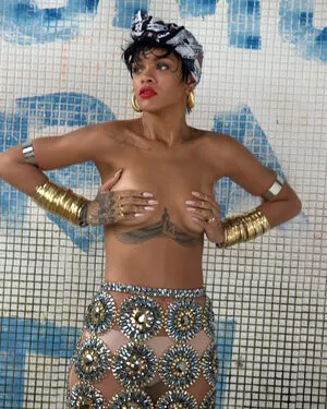Rihanna / badgalriri nude photo #4002