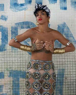 Rihanna / badgalriri nude photo #4003
