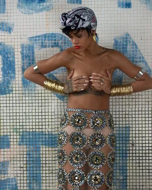 Rihanna / badgalriri nude photo #4004