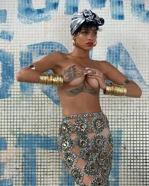 Rihanna / badgalriri nude photo #4008