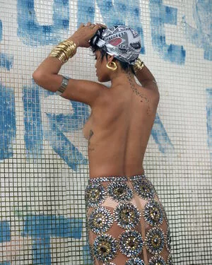 Rihanna / badgalriri nude photo #4011