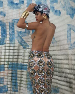 Rihanna / badgalriri nude photo #4012