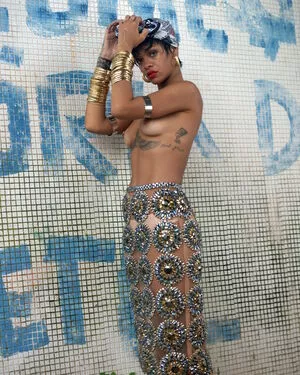 Rihanna / badgalriri nude photo #4013