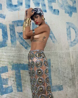 Rihanna / badgalriri nude photo #4014