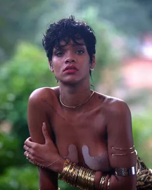 Rihanna / badgalriri nude photo #4076