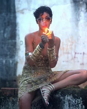 Rihanna / badgalriri nude photo #4080