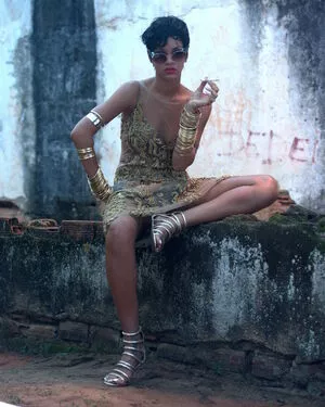 Rihanna / badgalriri nude photo #4081
