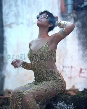 Rihanna / badgalriri nude photo #4083