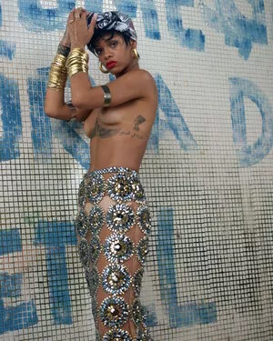 Rihanna / badgalriri nude photo #4090