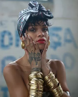 Rihanna / badgalriri nude photo #4091
