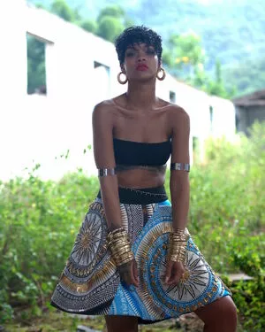 Rihanna / badgalriri nude photo #4095