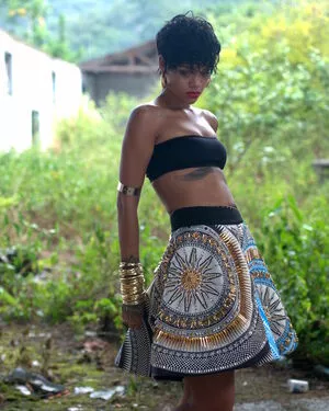 Rihanna / badgalriri nude photo #4096