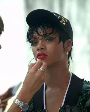 Rihanna / badgalriri nude photo #4104