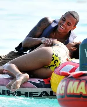 Rihanna / badgalriri nude photo #4127