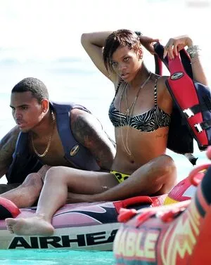 Rihanna / badgalriri nude photo #4132
