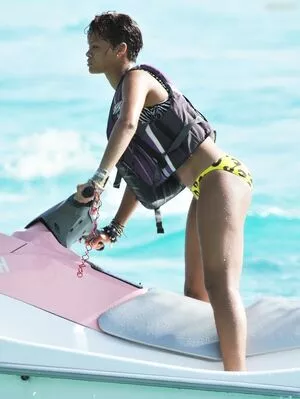 Rihanna / badgalriri nude photo #4135