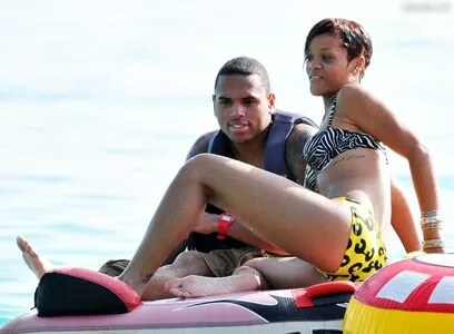 Rihanna / badgalriri nude photo #4136