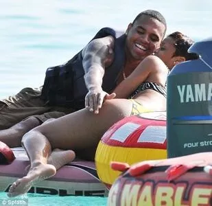 Rihanna / badgalriri nude photo #4137