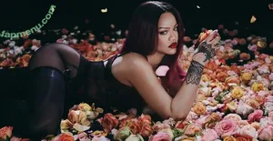 Rihanna / badgalriri nude photo #4146