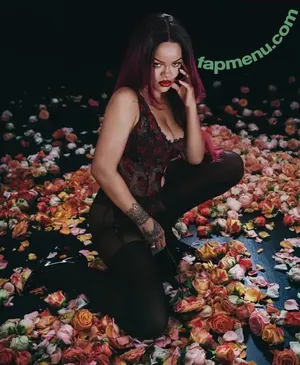 Rihanna / badgalriri nude photo #4151