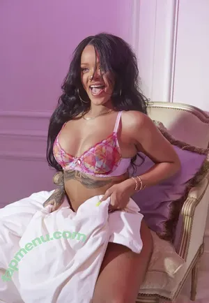 Rihanna / badgalriri nude photo #4452