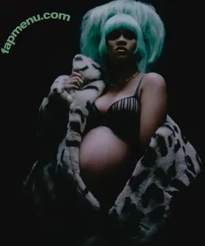 Rihanna / badgalriri nude photo #4641
