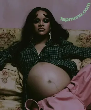 Rihanna / badgalriri nude photo #4647