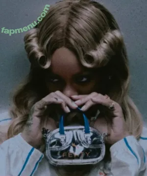 Rihanna / badgalriri nude photo #4648