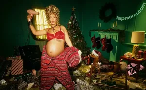 Rihanna / badgalriri nude photo #4654