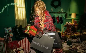Rihanna / badgalriri nude photo #4658
