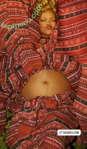 Rihanna / badgalriri nude photo #4660