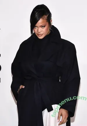 Rihanna / badgalriri nude photo #4669