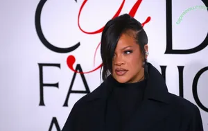 Rihanna / badgalriri nude photo #4680