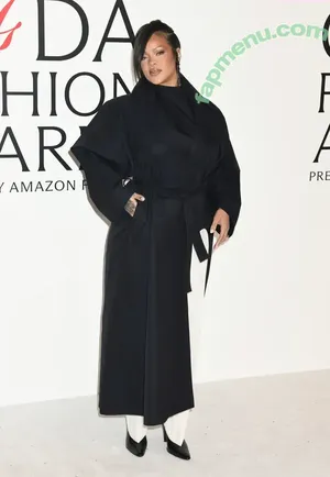 Rihanna / badgalriri nude photo #4687